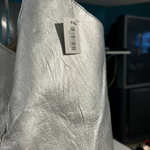 Reversible handbag with gold on one side and silver on the other - Picture 13 of 14